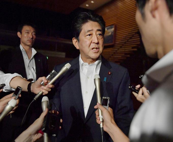 Izstrelitev severnokorejske rakete je potrdil tudi japonski premier Shinzo Abe, ki je sklical srečanje nacionalnega varnostnega sveta. | Foto: Reuters