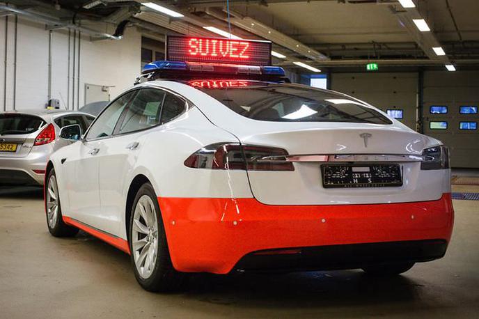 Tesla S Luksemburg policija