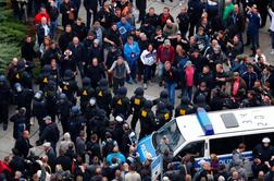 Med protestniki v Chemnitzu izbruhnili spopadi, 18 ljudi je ranjenih #foto #video