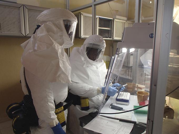 Preden so se osredotočili na obrambo pred biološkim orožjem in naravnimi virusi, so v ameriškem vojaškem biološkem laboratoriju v Fort Detricku do leta 1969 gostili ofenzivni ameriški program biološkega orožja. | Foto: Reuters