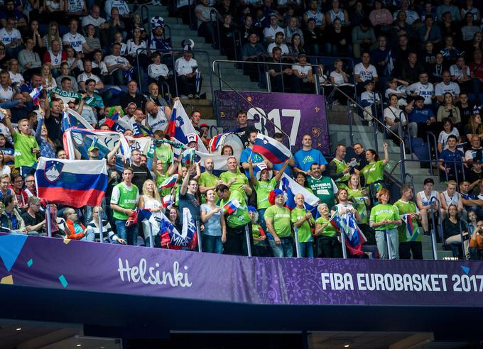Slovenski navijači v Helsinkih so bili v soboto veseli po zmagi nad gostiteljico Finsko. | Foto: Vid Ponikvar