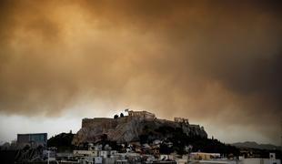 Gozdni požar v Grčiji ušel izpod nadzora #foto