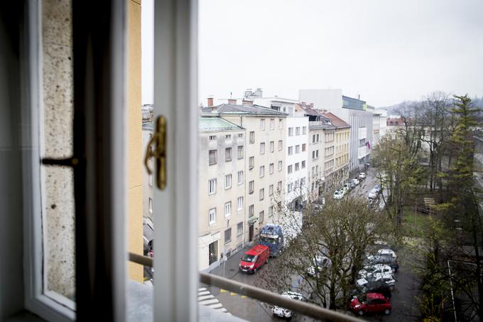 Ena od odlik stanovanja so tudi razgledi na mesto, ki jih omogoča.  | Foto: Ana Kovač