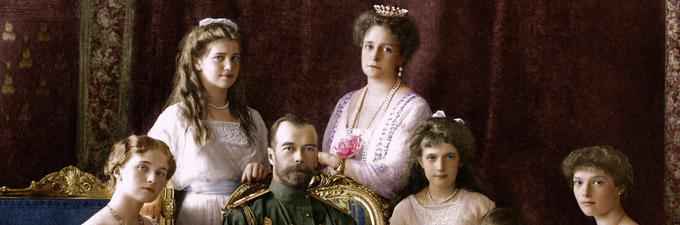 Ob 13.35. │ Po revoluciji oktobra 1917 je car Nikolaj II. prisiljen sestopiti z oblasti. Dokumentarni film je izjemna pripoved po dnevih o tragični usodi celotne kraljevske družine do sestopa julija 1918.

 | Foto: 