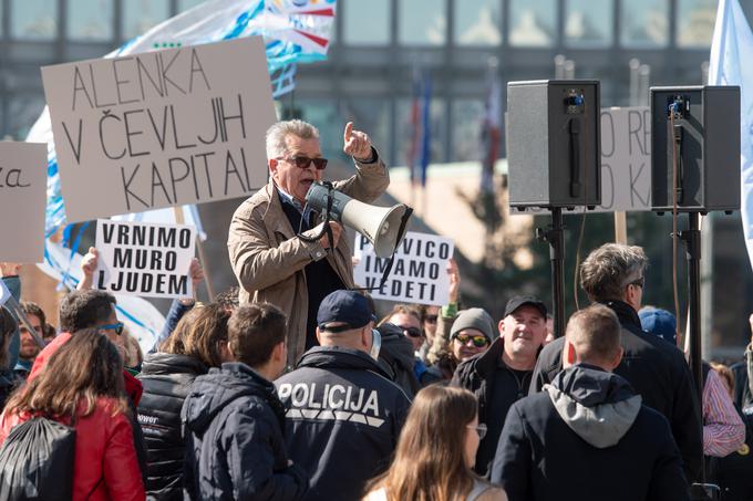 Ministrica za infrastrukturo Alenka Bratušek se s protestniki ni srečala. | Foto: STA ,