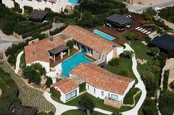 Vila na Sardiniji, kjer je v ceno vključen sosed Silvio Berlusconi (foto)