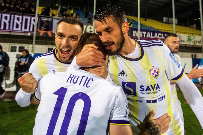 Veselje nogometašev Maribora po osvojenem naslovu. | Foto: Grega Valančič/Sportida