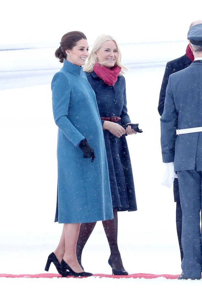 Obe v modri, kot se za člane kraljeve družine spodobi. | Foto: Getty Images