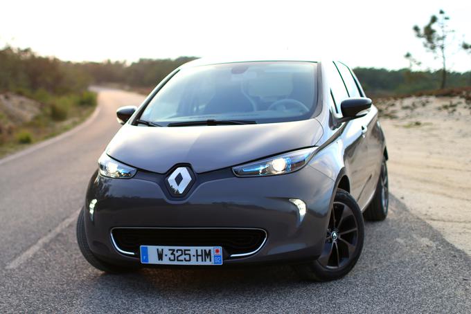 Renault ima danes v Sloveniji sedem prodajno-servisnih centrov za električna vozila, prihodnje leto se jim bo pridružil še osmi. Kateri bo po zoeju in kangooju naslednji vsakodnevno uporabni Renaultov osebni električni avtomobil? Megane, scenic … ? | Foto: Gregor Pavšič