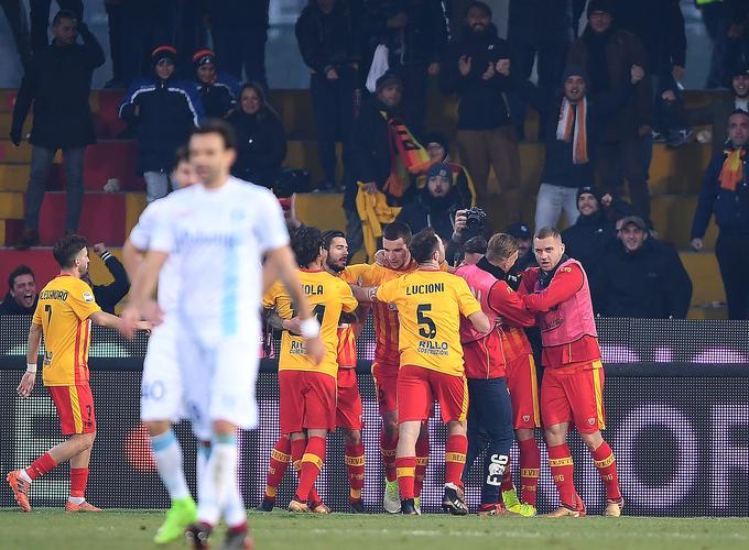 Veliko veselje nogometašev Beneventa po zgodovinski zmagi v prvi italijanski ligi. | Foto: Getty Images
