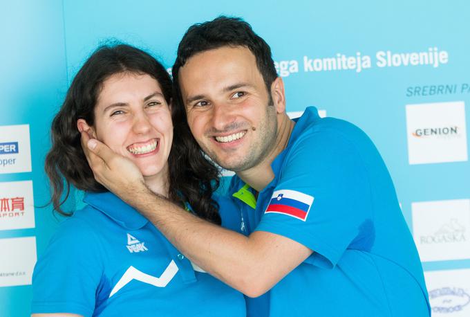 Slovenski namiznoteniški igralci se veselijo velikega uspeha. | Foto: Vid Ponikvar