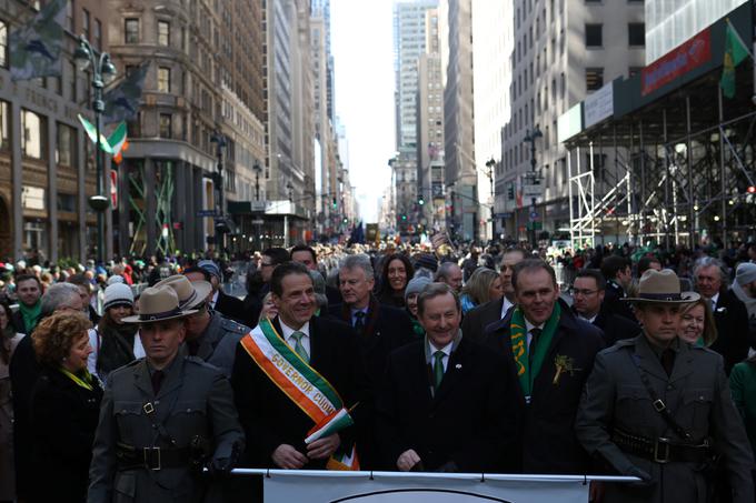 Irskega premierja Enda Kennyja (desno) je danes v New Yorku sprejel newyorški guverner Andrew Cuomo (levo). | Foto: Reuters