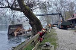 Slovenska vojska dvignila večino ostankov potopljenega mlina na Muri #foto
