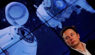 Muskov SpaceX v vesolje izstrelil poskusno plovilo z lutko