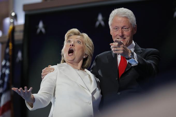 Namigovanja o slabem in čudaškem obnašanju Clintonove ne prenehajo. | Foto: Reuters