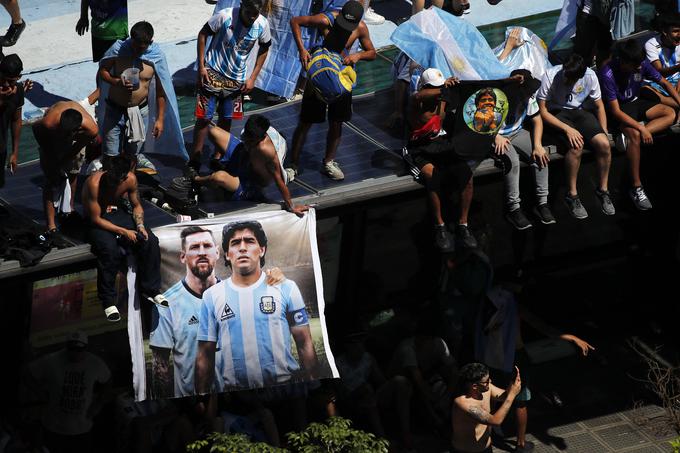 Lionel Messi in Diego Armando Maradona sta v Argentini prerasla v božanstvi. | Foto: Reuters