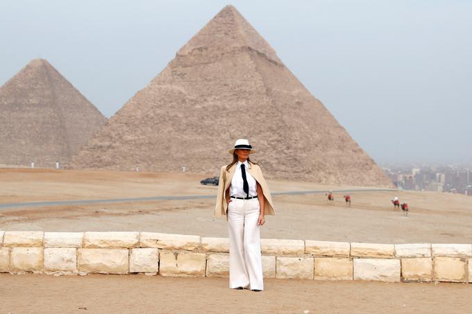 Ogledala si je tudi piramide. | Foto: Reuters