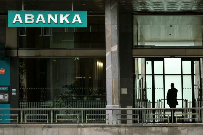 V prvi polovici lanskega leta je Abanka zmanjšala obseg kreditov, tako podjetjem kot prebivalstvu. | Foto: STA ,