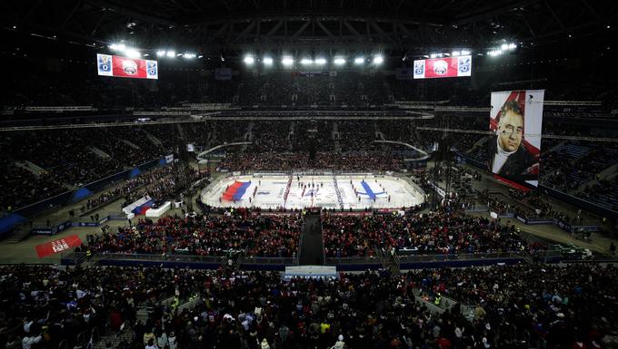 71.381 gledalcev si je decembra lani ogledalo zmago Rusije nad Finsko, kar je rekord na hokejskih tekmah v Rusiji. | Foto: Reuters