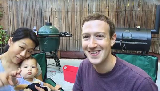 Zuckerberg z ženo Priscillo Chan in hčerko Maximo, ki je ob tej priložnosti menda prvič jedla svinjska rebrca. | Foto: Facebook