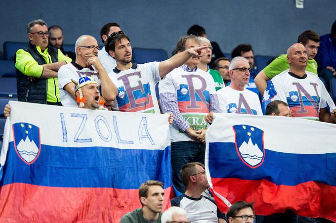 Slovenski navijači so lahko v dvoboju s Francozi uživali. | Foto: Vid Ponikvar