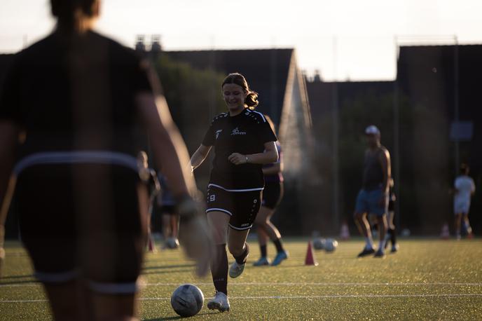 Ženski nogomet | Danes ni nič nenavadnega, če ženske igrajo nogomet. Včasih je bilo drugače. | Foto Guliverimage