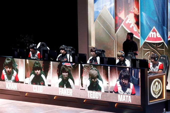 Južnokorejski SK Telecom T1 na čelu s Fakerjem, verjetno najboljšim igralcem League of Legends vseh časov, je v zadnjih letih ena najbolj dominantnih sil na področju ešporta. | Foto: Reuters