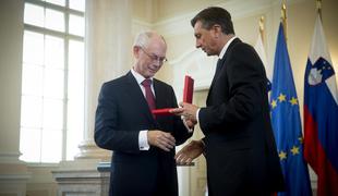 Pahor odlikoval Belgijca, ki piše haikuje in je predsedoval Evropskemu svetu (foto)