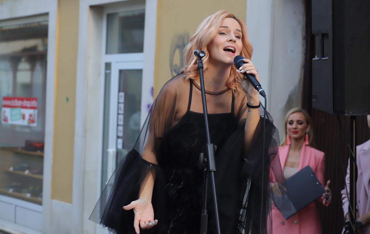 Lea Sirk | Sirkova je slovenska pevka, ki je leta 2018 s pesmijo Hvala, ne! Slovenijo zastopala na Evroviziji v Lizboni. | Foto Mediaspeed