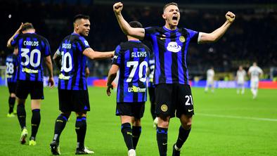 Inter ob pomoči Napolija pobegnil na velikanskih +15