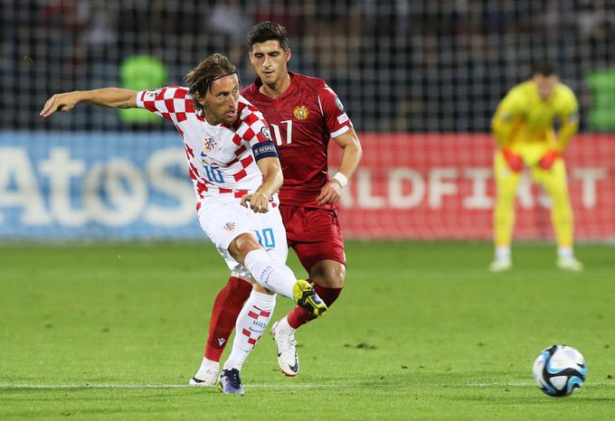 Luka Modrić je v soboto dopolnil 38 let. Zdaj je za Hrvaško zaigral že na 167. tekmi. | Foto: Reuters