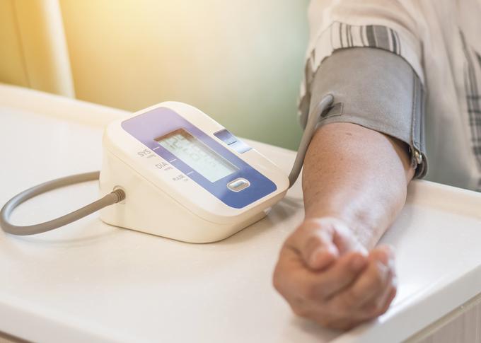 Najbolje je krvni tlak meriti sede, med merjenjem moramo popolnoma mirovati. | Foto: Getty Images
