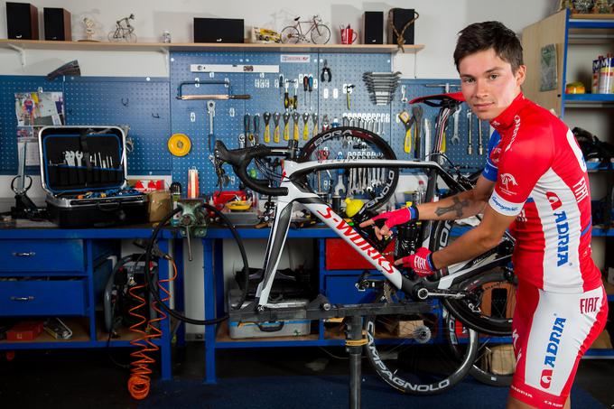 Rogličeva profesionalna kolesarska zgodovina traja šele pet let. Tri leta je vozil za novomeški klub Adria Mobil, zadnji dve leti pa za nizozemsko ekipo Lotto NL-Jumbo. | Foto: Vid Ponikvar