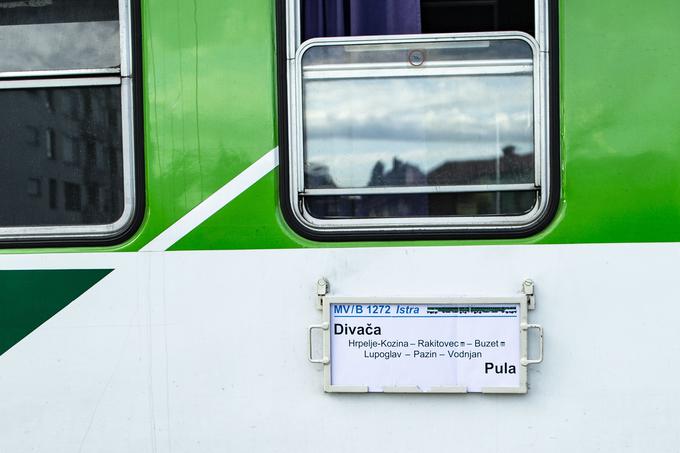 Nekoč Arena express z veliko več razvajanja in dodatnih storitev na vlaku, danes pa mednarodni (MV) hitri (B) vlak Istra s še vedno visokim udobjem. | Foto: Ana Kovač