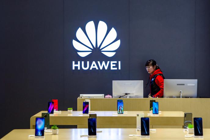 Honor, Huawei | Huawei je objavil seznam 17 modelov svojih pametnih telefonov, ki bodo prejeli uporabniški vmesnik EMUI 10, katerega osnova je prihajajoči Android Q. | Foto Reuters
