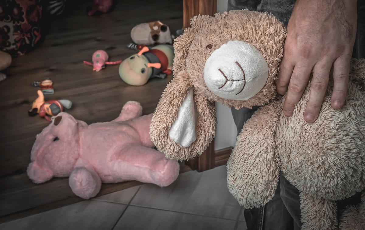 Nasilje. Pedofilija. Posilstvo. Zloraba. | Prvo hčerko je začel zlorabljati, ko je imela šest let.  | Foto Shutterstock