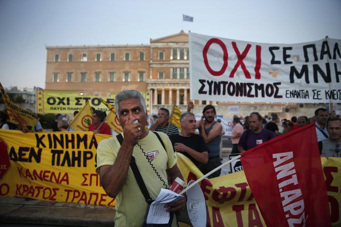 Grčija je morala v zameno za tujo finančno pomoč sprejeti ostre varčevalne ukrepe, ki so močno zarezali v vsakodnevno življenje prebivalcev in današnjo podobo Helenske republike. | Foto: Reuters