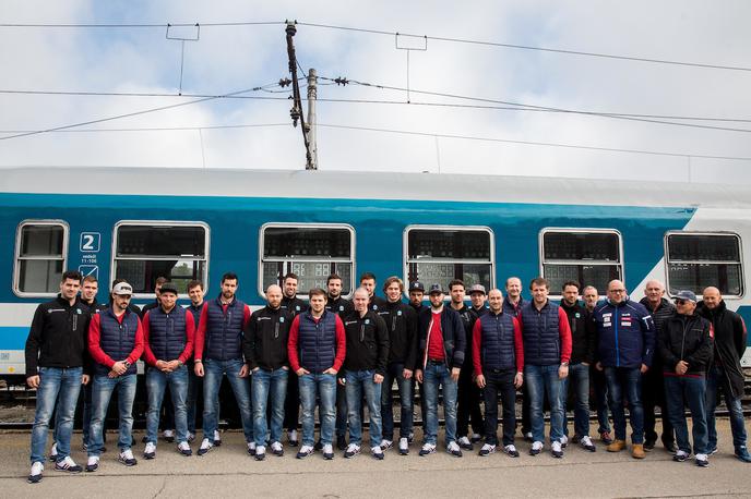 slovenska hokejska reprezentanca pot na Madžarsko | Foto Vid Ponikvar