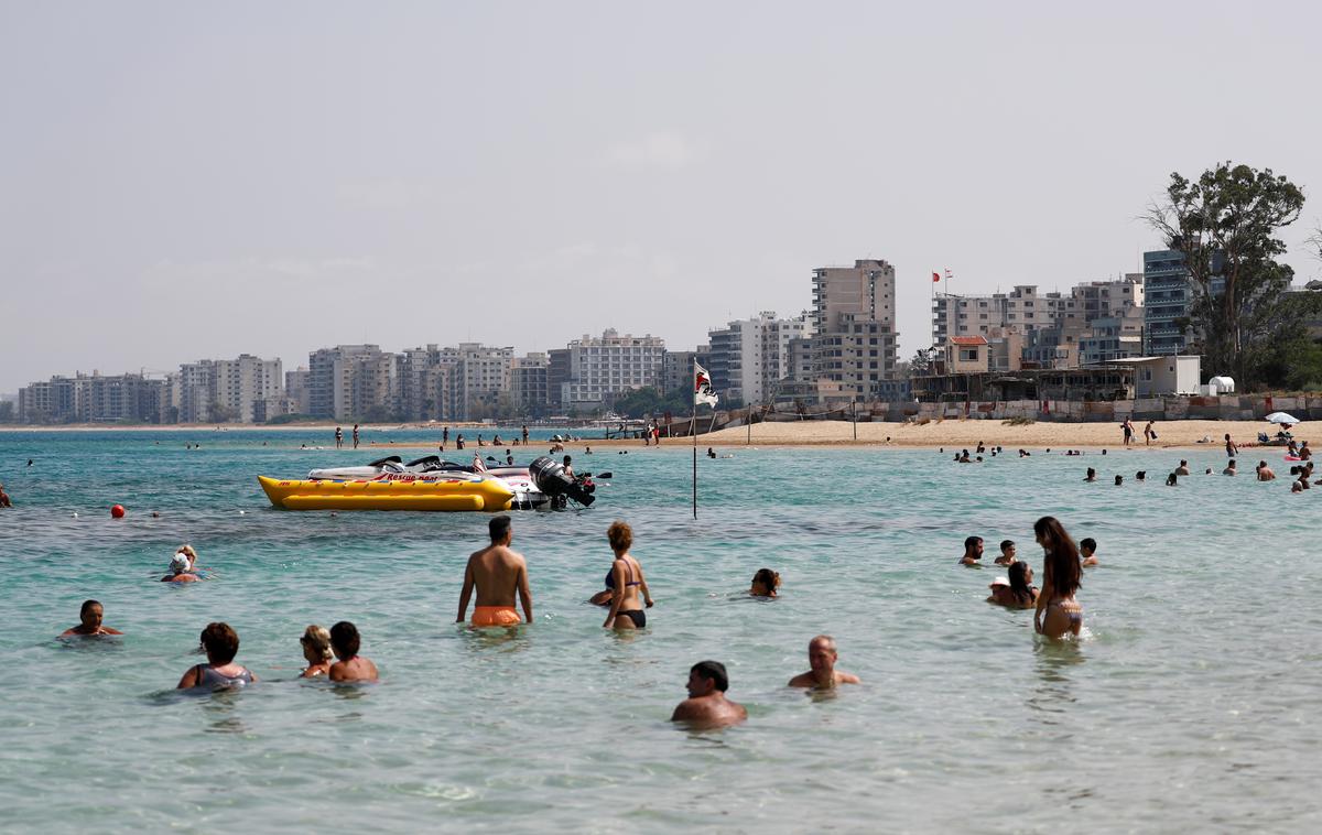 Ciper | Na Cipru so objavili seznam držav, katerih državljani lahko od 9. junija pripotujejo v državo. Na njem je tudi Slovenija. | Foto Reuters