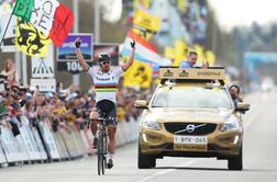 Flandrijo zaznamovali padci, Sagan "udaril" na zadnjem vzponu in zmagal (video)