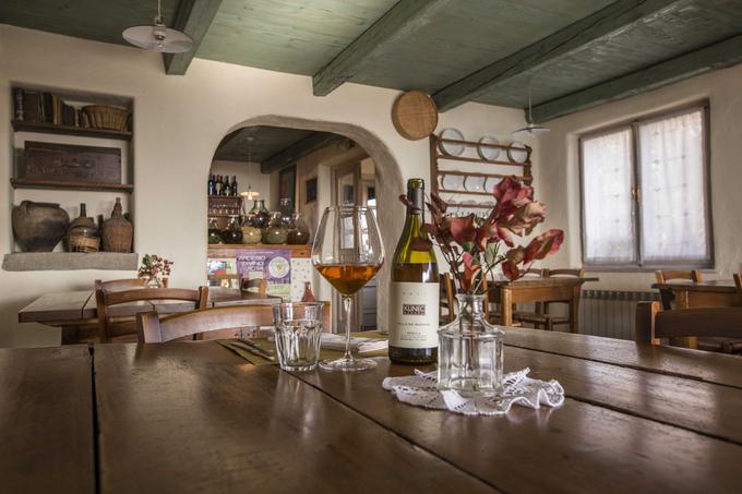 Na domačiji pri Aleksu Klincu, znanem vinarju iz Medane, lahko tudi odlično jeste. | Foto: Matej Leskovšek
