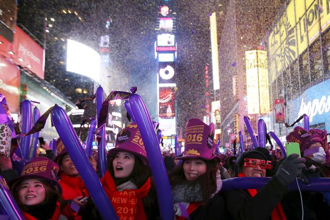 Andrej si je letos izpolnil svojo dolgoletno željo: prve trenutke novega leta bo dočakal z množico na newyorškem trgu Times Square. | Foto: Reuters
