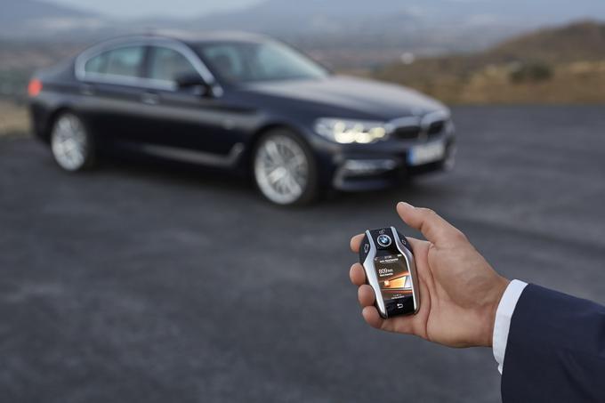 Ključ z zaslonom omogoča funkcije, kot je daljinski nadzor parkiranja. | Foto: BMW