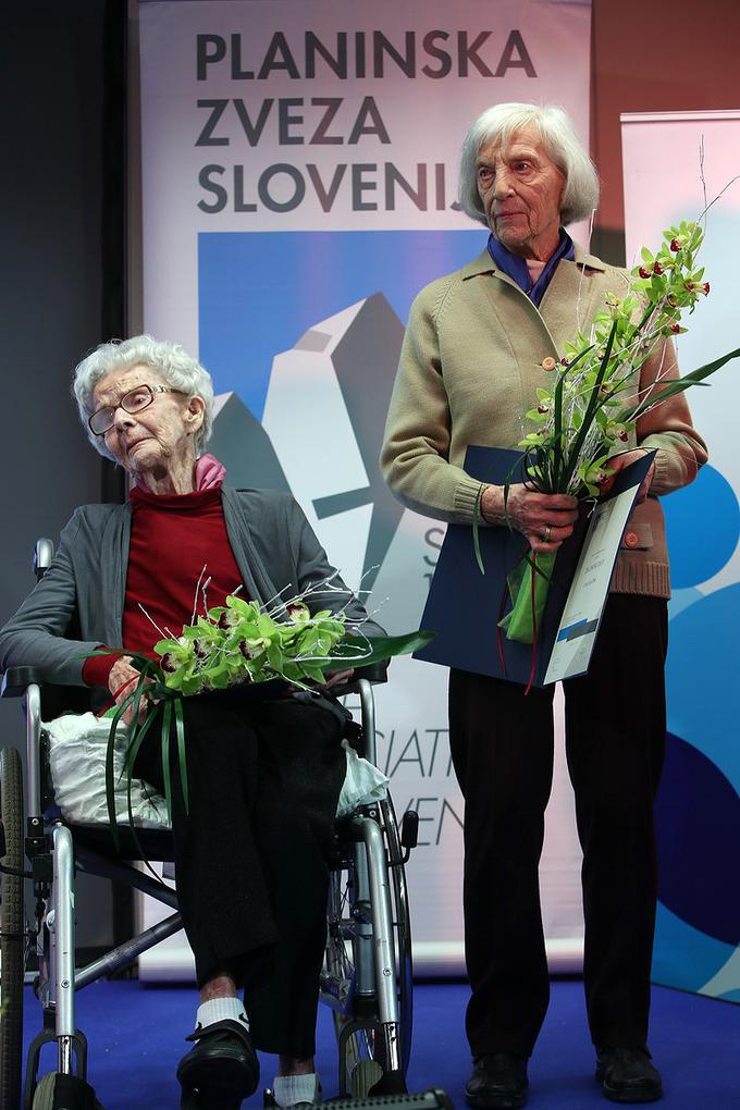 Staza Černič in Danica Blažina, prejemnici priznanja za življenjsko delo v alpinizmu. | Foto: Irena Mušič Habjan