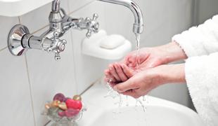 Vsak tretji Slovenec si po uporabi stranišča ne umije rok. Ste med njimi?