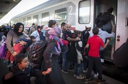 V Slovenijo je do danes vstopilo 227 tisoč beguncev in migrantov