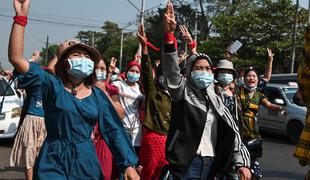 V Mjanmaru drugi dan množični protesti proti vojaškemu prevratu