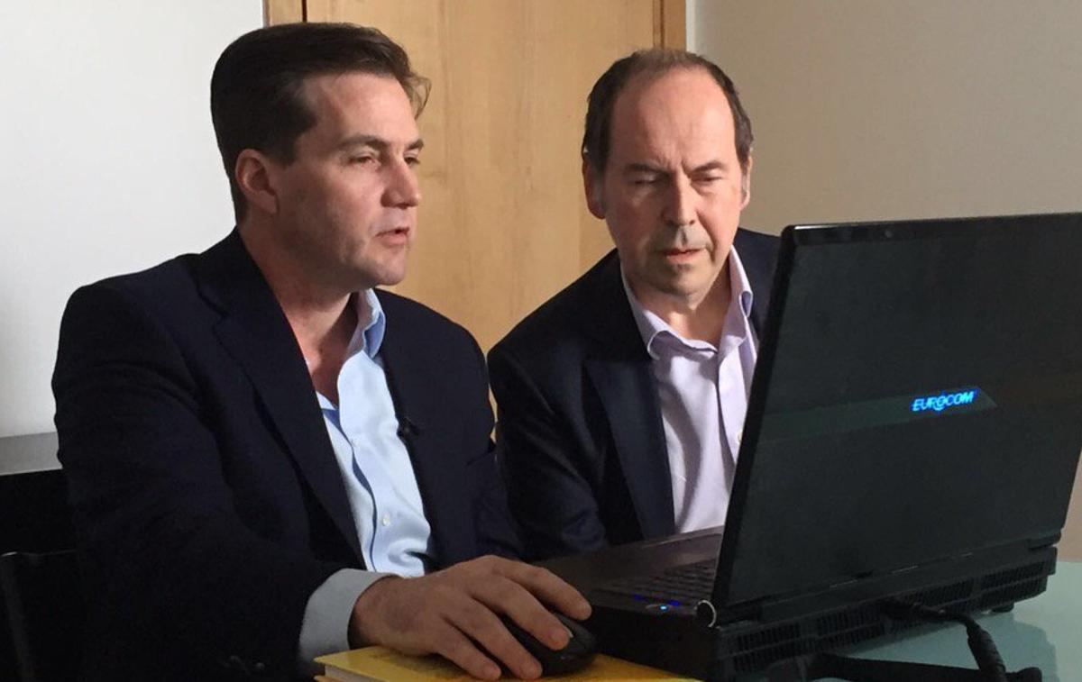 Craig Wright | Craig Wright (levo) leta 2016, ko naj bi britanskemu novinarju Roryju Cellanu-Jonesu predstavil dokaze, da je on v resnici ustvaril kriptovaluto bitcoin. Iz vsega skupaj nato ni bilo nič, Wright pa še danes vztraja, da kakršno koli dokazovanje nima smisla. | Foto Twitter