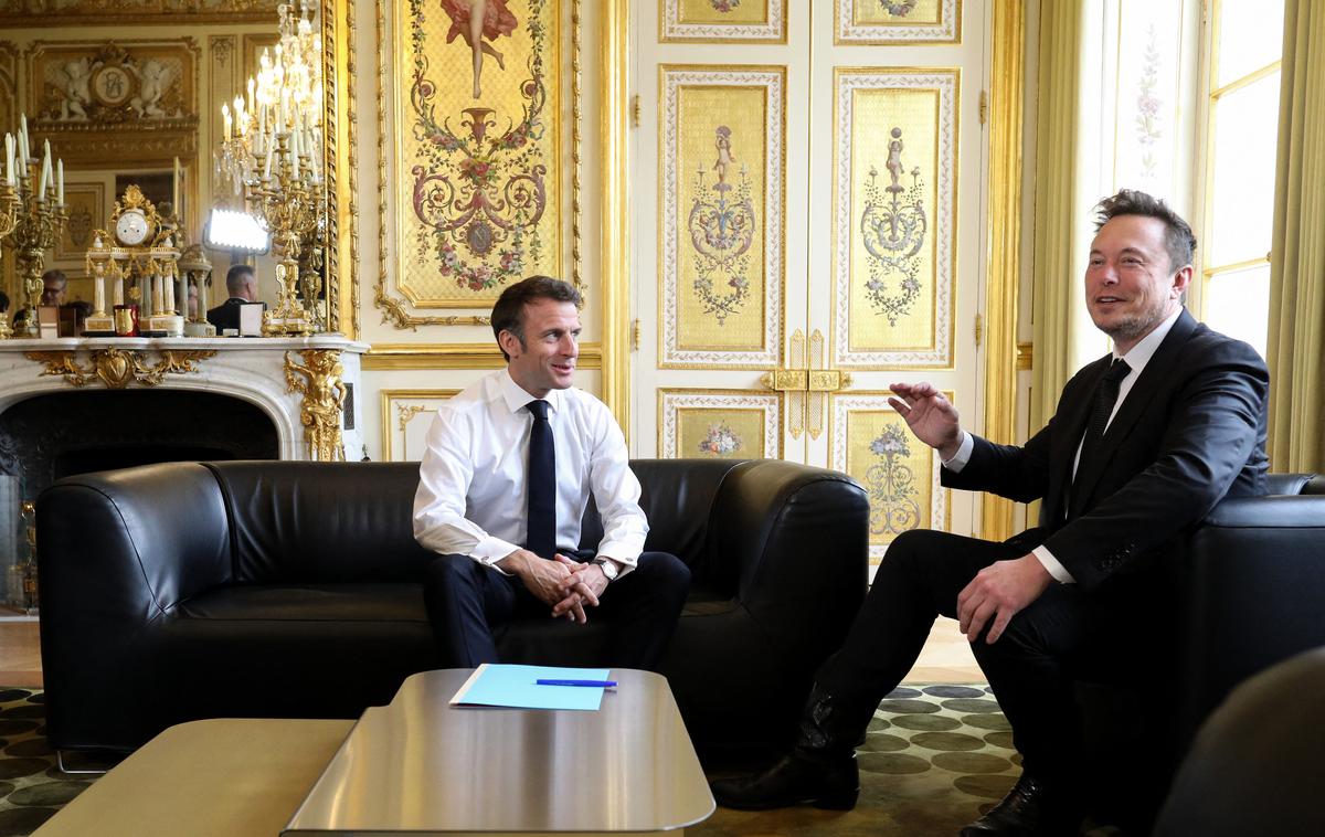 Emanuel Macron, Elon Musk | Glavni namen Muskovega obiska Francije je bila sicer udeležba na poslovni konferenci Izberi Francijo, namenjeni privabljanju tujih neposrednih investicij. Ob robu konference se je srečal tudi z Macronom, ki je na Twitterju zapisal, da sta z Muskom govorila o privlačnosti Francije za naložbe ter njenem napredku na področju električnih vozil in energetike. | Foto Reuters