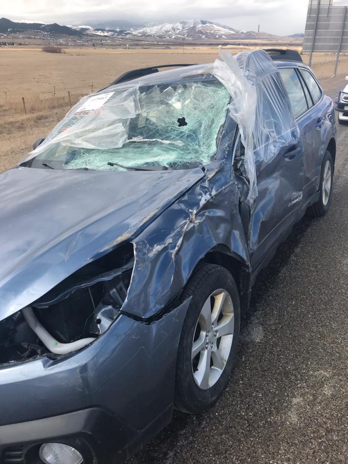 avtomobil vetrobransko steklo nesreča | Foto: Montana Highway Patrol